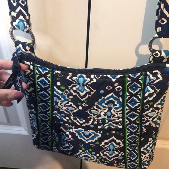 Vera Bradley Crossbody. Like new!! - Picture 11 of 14